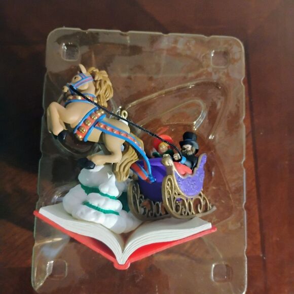 Festive Red and Green Holiday Ornaments - Picture 4 of 7